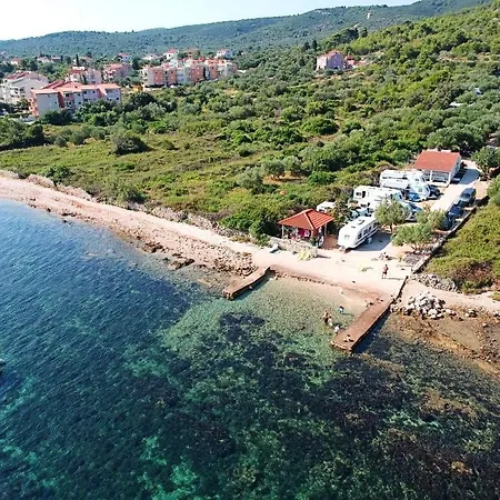 Kemp Karavan Vybavený Přímo U Pláže