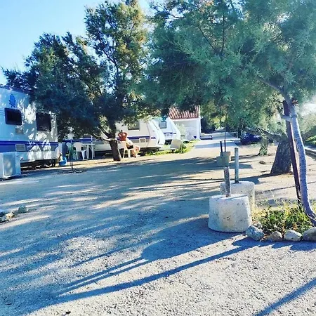 Karavan Vybavený Přímo U Pláže Kemp *