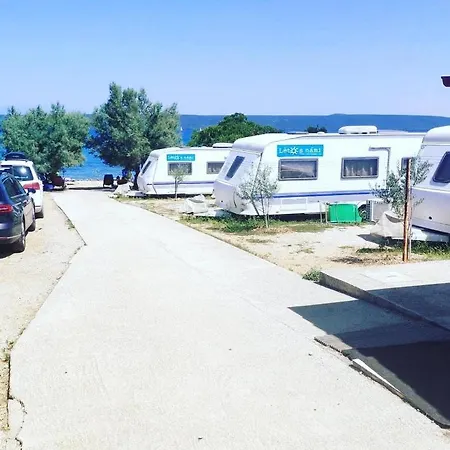 Karavan Vybaveny Primo U Plaze キャンプ場 Dobropoljana
